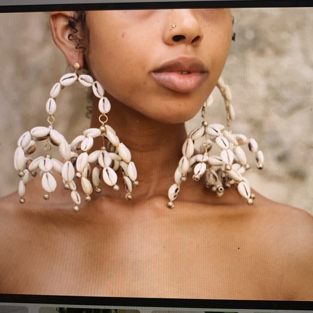 Help me find Cowrie earrings by Areeayl plz!